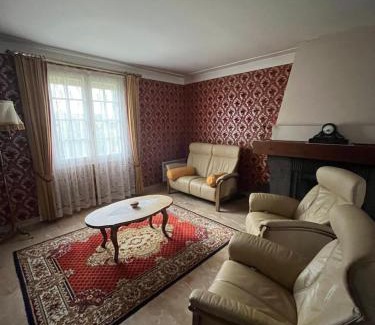 Luche-Pringe Maison | Spacieuse maison de village