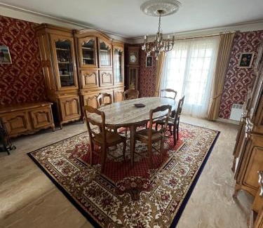 Luche-Pringe Maison | Spacieuse maison de village