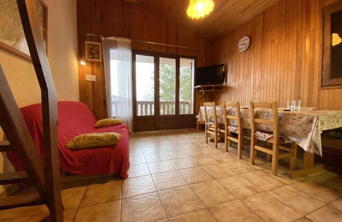 Praz-sur-Arly Appartement | Spacieux 2P+Cabine Mezzanine à Praz-Sur-Arly - 8 pers, Proche Commodités, Vue Mont Charvin - FR-1-603-37