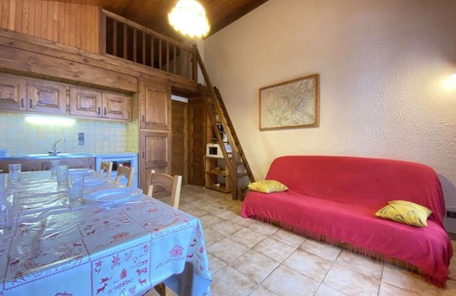 Praz-sur-Arly Appartement | Spacieux 2P+Cabine Mezzanine à Praz-Sur-Arly - 8 pers, Proche Commodités, Vue Mont Charvin - FR-1-603-37