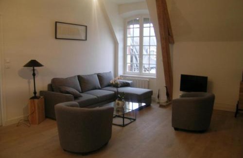Trevol Maison | Spacieux gîte près d'un château avec parc, 4 chambres, 2 sdb, Wifi, et animaux acceptés. - FR-1-489-215