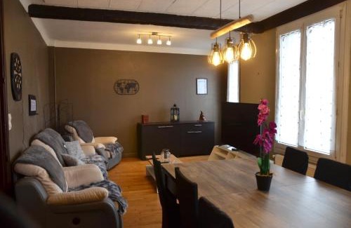 Verdun Appartement | Spacieux - LITERIE HAUT DE GAMME - Billard - Fléchette -TV 65" - Netflix - Amazon Prime- LIT KING SIZE - 4 chambres - Jeux enfants - Terrasse - Barbecue - Géré par Presta-Zen'Services- Chez Aline