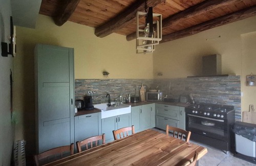 Egliseneuve-d'Entraigues Maison | Spacious Auvergne House 170m² - 8 Pers - Nature in Volcano Park