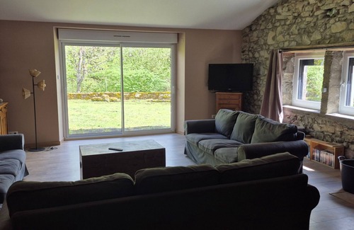 Egliseneuve-d'Entraigues Maison | Spacious Auvergne House 170m² - 8 Pers - Nature in Volcano Park