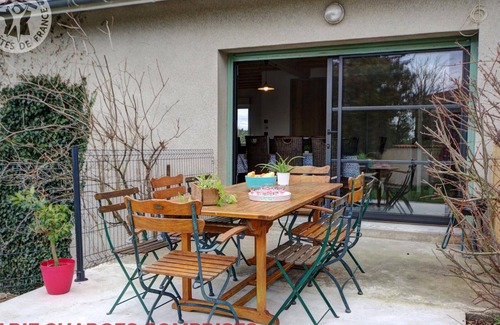 Saint-Just-Saint-Rambert Cottage | Gîte spacieux, 4 chambres, cheminée, jardin clos, proche Saint-Just-Saint-Rambert