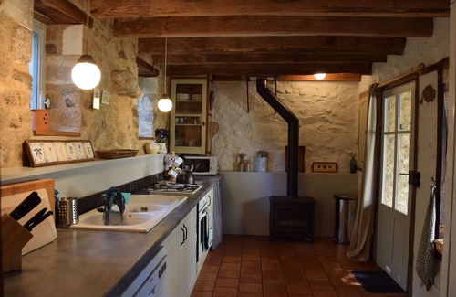 Saint-Pardoux-la-Riviere Cottage | Cottage spacieux avec de belles vues et le jardin / bois, une société privée située