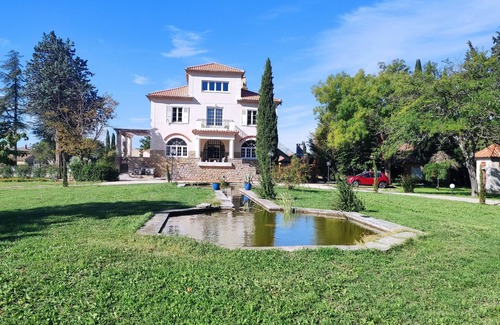 Sainte-Cecile-les-Vignes Maison | Demeure de maître, spacieuse, climatisée ,Grande piscine privée15x6, Grand parc.