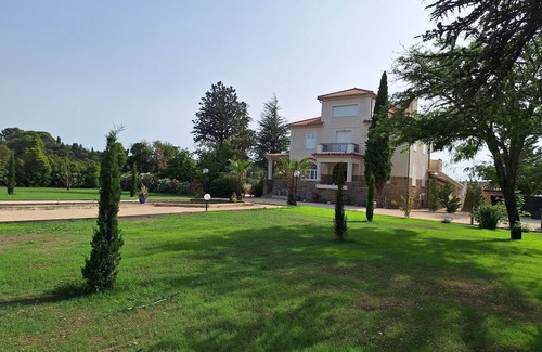 Sainte-Cecile-les-Vignes Maison | Demeure de maître, spacieuse, climatisée ,Grande piscine privée15x6, Grand parc.