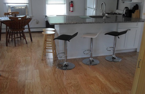 Ocean Grove Maison | Ocean Grove Spacieux 1 chambre Apt, Ocean Block, terrasse privée Location d'été Wkly