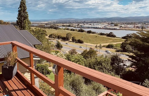 Trevallyn Maison | Spacious 1 Bedroom Accommodation With Beautiful Views