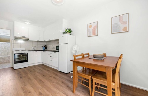Glenroy Appartement | Spacious 1-Bedroom Apartment with Car Space