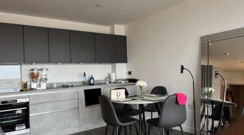 South Hornchurch Appartement | Spacious 1 bedroom apart - lux bright with balcony