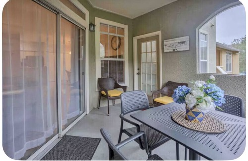 Clearwater Copropriété | Spacious 1 bedroom condo, walk to the water!