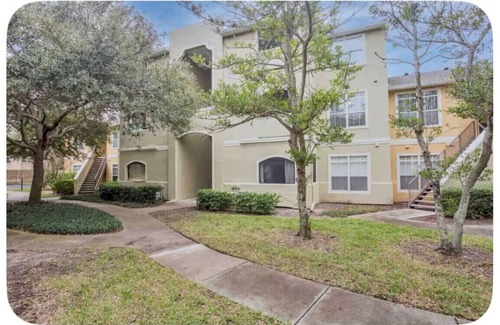 Clearwater Copropriété | Spacious 1 bedroom condo, walk to the water!