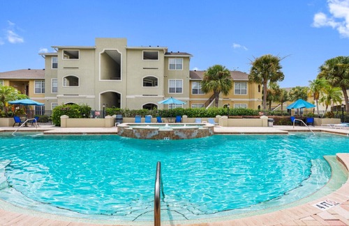 Clearwater Copropriété | Spacious 1 bedroom condo, walk to the water!