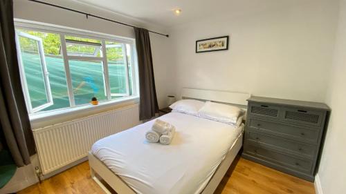 Friern Barnet Appartement | Spacious 1 Bedroom near central London Kings Cross walking to Arnos Grove Tube, Alexandra Palace, Euston