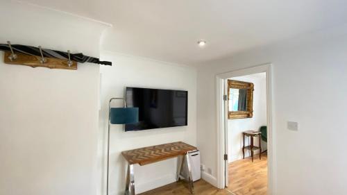 Friern Barnet Appartement | Spacious 1 Bedroom near central London Kings Cross walking to Arnos Grove Tube, Alexandra Palace, Euston
