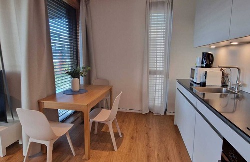 Neudorf-Weimershof Appartement | Spacious 1-Bedroom Apartment with Parking - 10 Mins to Airport/Train Station