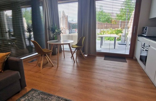 Neudorf-Weimershof Appartement | Spacious 1-Bedroom Apartment with Parking - 10 Mins to Airport/Train Station