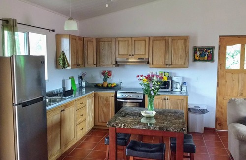 Alto Boquete Appartement | Spacieux 1 chambre, 1 appartement de bain w / grande cuisine, à 5 minutes de Bajo Boquete
