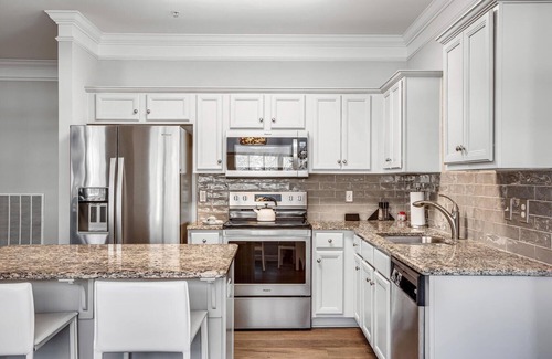 Historic Waverly Appartement | Very Comfortable 1-bedroom corporate apartment w/office in 12 South/Melrose