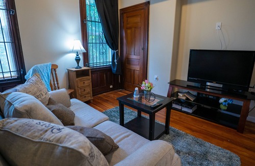 North Philadelphia Appartement | Spacious 1 BR, 2bath located 2 blocks from Temple Hospital