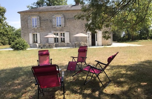 Savignac-les-Eglises Cottage | Grande maison rénovée avec piscine privée et parc, idéale pour vacances en famille en Dordogne