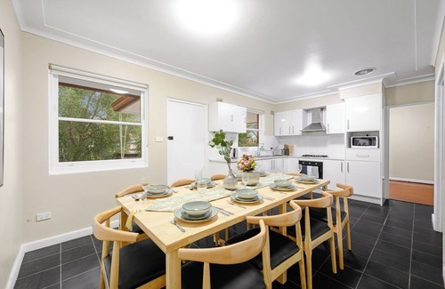 Bexley North Maison | Spacious 11-bedroom house in fabulous Bexley North with AC, WiFi with Pool