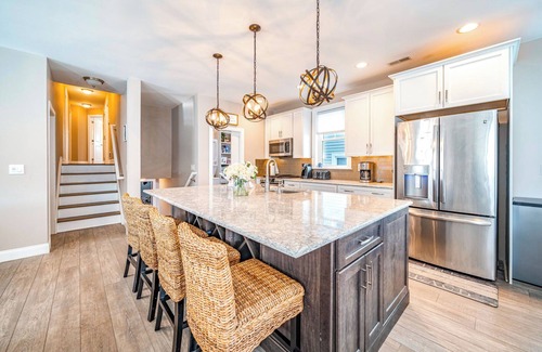 North End Maison | Spacious 11 Bedroom Dual Unit-6 minute walk to Ocean City's Beach!