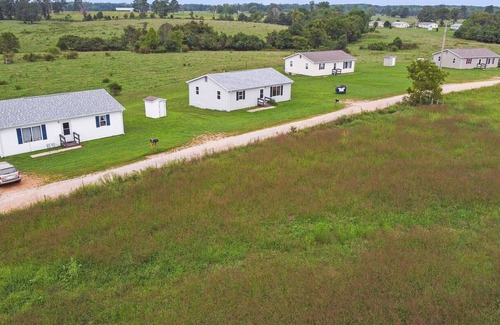 Dora Cabine | Spacious 1200sf cabin (7) in Ozark county near the river. Pets allowed.