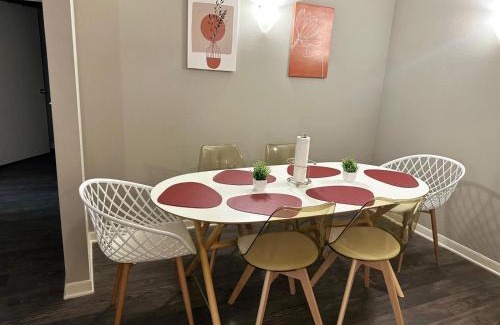Legacy Park Appartement | Spacious 1400sf 3bed 2bath Apartment