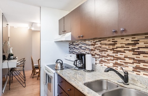 Diamond Head - Kapahulu - St. Louis Copropriété | Spacious 14th Floor Corner Suite, Partial Diamond Head and Ocean Views, FREE Parking!