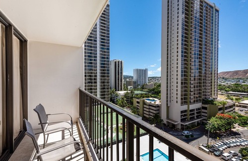 Diamond Head - Kapahulu - St. Louis Copropriété | Spacious 14th Floor Corner Suite, Partial Diamond Head and Ocean Views, FREE Parking!