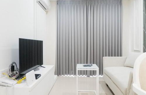 Surabaya Appartement | Spacious 1BR Apartment at Praxis By Travelio