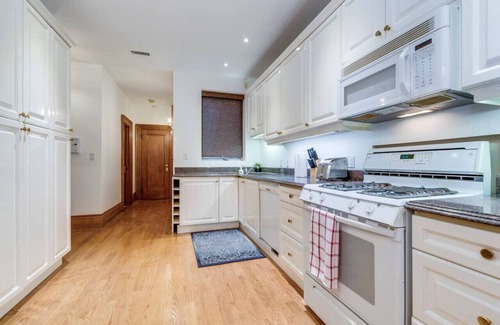 Yorkville Appartement | Spacious 1BR Executive Style Suite - King Bed