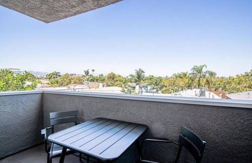 Beverly Grove Appartement | Spacious 1BR, walking distance to The Grove, Beverly Center by Blueground