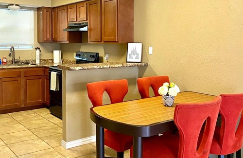 La Marque Appartement | Modern Apartment Galveston Kemah Beach Fish King B