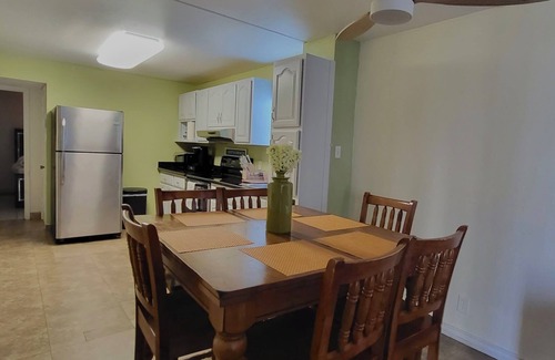 South Padre Island Appartement | Spacious 2 bedroom condo that is by the beach and sleeps up to 8 people!
