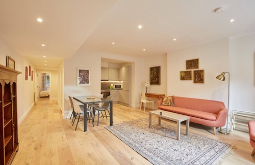 Primrose Hill Appartement | Spacious 2-Bed Views over Primrose Hill with own Private Patio