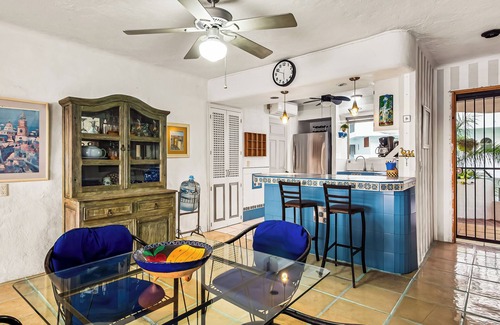 Marina Vallarta Appartement | Spacious 2-bedroom apartment with AC, WiFi in Marina Vallarta.