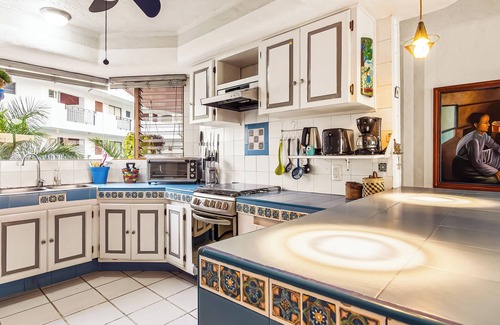 Marina Vallarta Appartement | Spacious 2-bedroom apartment with AC, WiFi in Marina Vallarta.