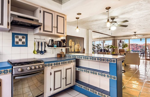 Marina Vallarta Appartement | Spacious 2-bedroom apartment with AC, WiFi in Marina Vallarta.