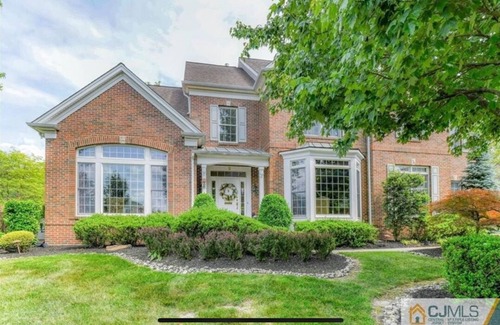 East Brunswick Maison | Spacious 2-bedroom basement apartment in East Brunswick with Movie Theatre