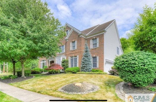 East Brunswick Maison | Spacious 2-bedroom basement apartment in East Brunswick with Movie Theatre