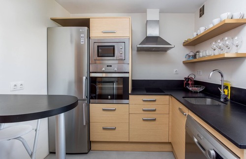La Vila Olimpica del Poblenou Appartement | Appartement spacieux de 2 chambres à coucher avec balcon près de la plage