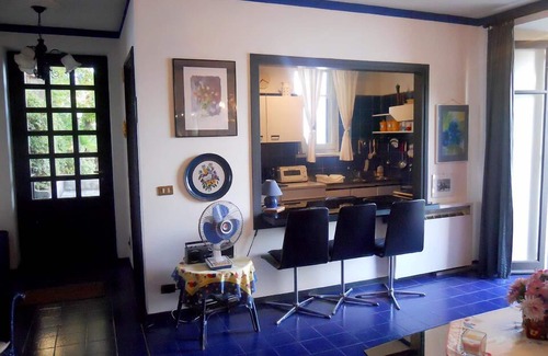 Gonte Appartement | Spacieux appartement de 2 chambres avec deux balcons, piscine et accès au lac