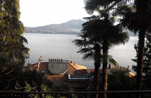 Gonte Appartement | Spacieux appartement de 2 chambres avec deux balcons, piscine et accès au lac