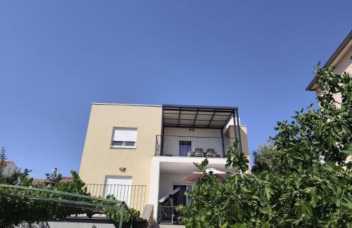 Zaboric Appartement | Spacious 2-bedroom apartment with terrace sea view