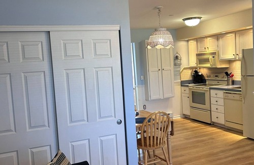 Southend Copropriété | Spacious 2-bedroom corner condo on the beach with pool, AC, & WiFi in Brigantine