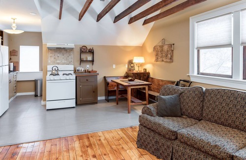 East Avenue Maison | Spacieux 2 chambres à coucher dans 1910 Tudor House